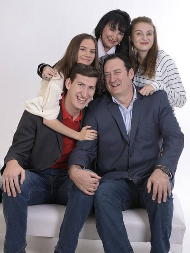 हर खुशहाल परिवार में होती हैं 5 खूबियां, बच्‍चों की होती है खूब तरक्‍की, इस तरह बनाएं सक्‍सेसफुल फैमिली