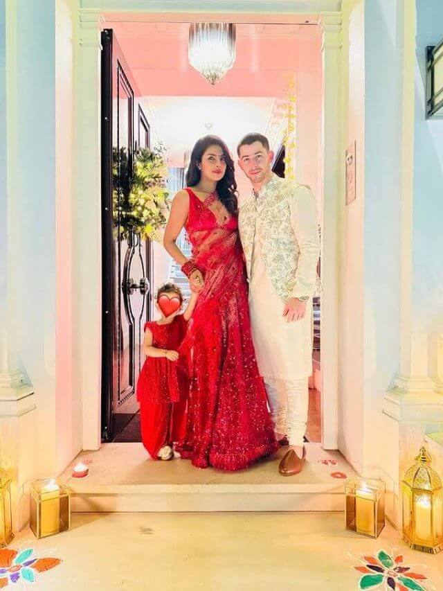 Priyanka Chopra Diwali:  पति निक जोनस के साथ दीवाली पटाखे जलाकर और समोसा चाट का आनंद लेकर मनाई।