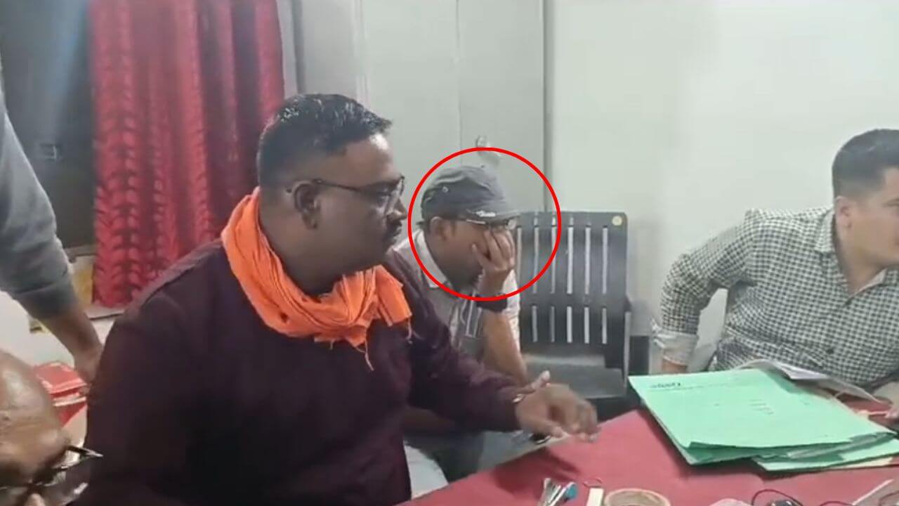 सीनियर अधिकारी के कहने पर सहायक ने आबकारी ठेकेदार से इस एवज में मांगी थी घूस, लोकायुक्त पुलिस ने 3 लाख रुपये की रिश्वत लेते रंगे हाथ पकड़ा