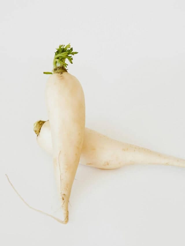 Bad Food Combination: मूली पसंद है तो इन चीजों के साथ कभी न खाएं, शरीर में जाते ही उठ जाएगा बवंडर