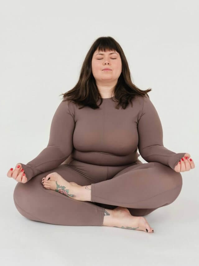 ढोल जैसा बढ़ गया है पेट, फ्लैट कर देगा ये 5 योगासन, बन जाएंगे एब्‍स भी, बस रोज 20 मिनट निकालें समय