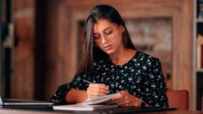 पढ़ाई के साथ-साथ करना चाहते हैं पार्ट टाइम जॉब? मैनेज करने के लिए अपनाएं ये टिप्स