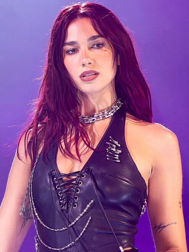 मंहगी कारें, लंदन में आलीशान घर, बेहद लग्जरी है इंटरनेशनल पॉप सिंगर दुआ लीपा की लाइफ, जानें नेटवर्थ