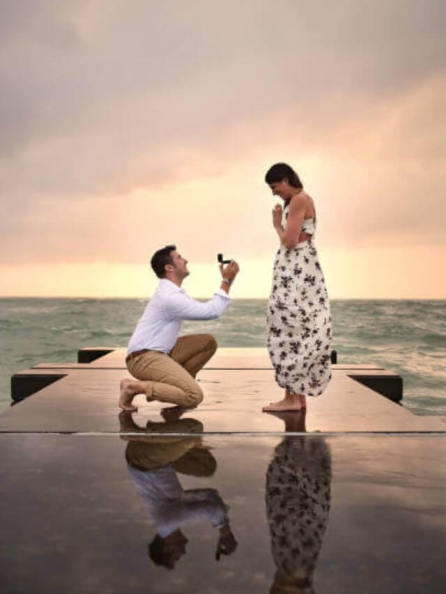 ये 7 संकेत बताते हैं कि आपका लव पार्टनर सगाई के लिए जल्द करेगा आपको प्रपोज