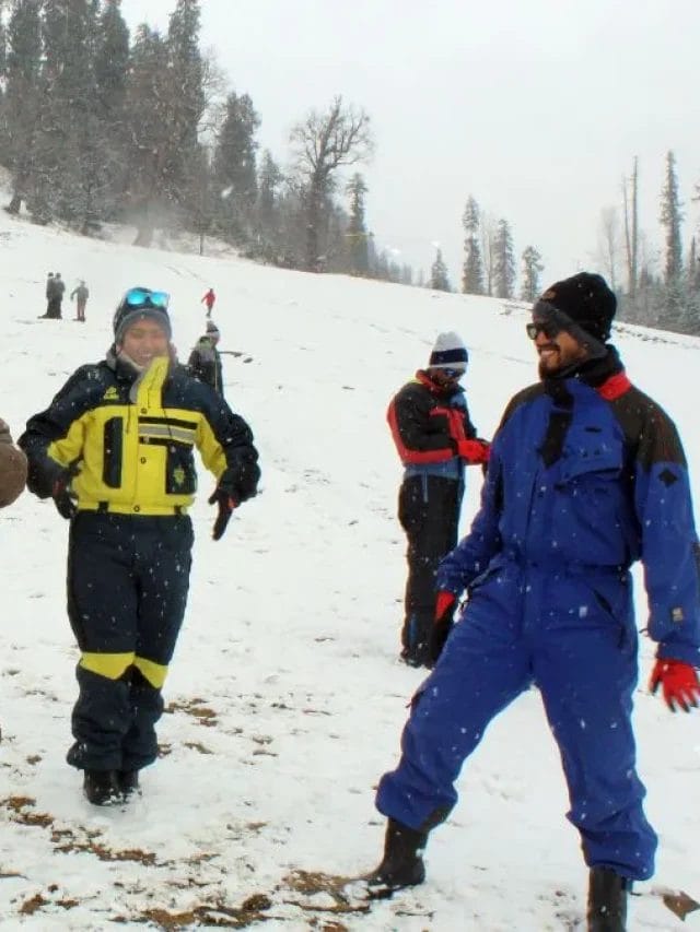 Manali Snowfall: मनाली में वाइट क्रिसमस! दिल खुश कर देंगी अटल टनल के पास बर्फबारी की PHOTOS