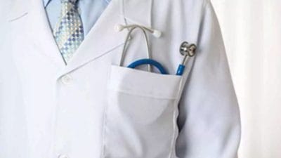 कहीं आपका इलाज कर रहे डॉक्टर भी केवल 10वीं-12वीं पास तो नहीं? सामने आया चौंकाने वाला मामला