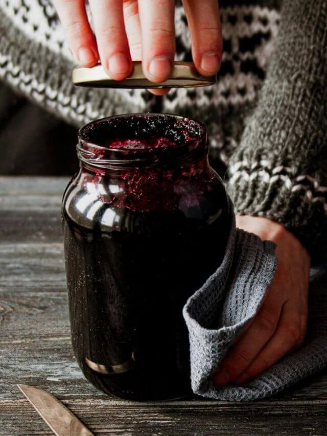 बॉटल या जार का ढक्कन अगर टाइट फंस गया है, तो इस एक ट्रिक से पलक झपकते ही खुल जाएगा, भरोसा नहीं तो खुद आज़मा कर देख लें।