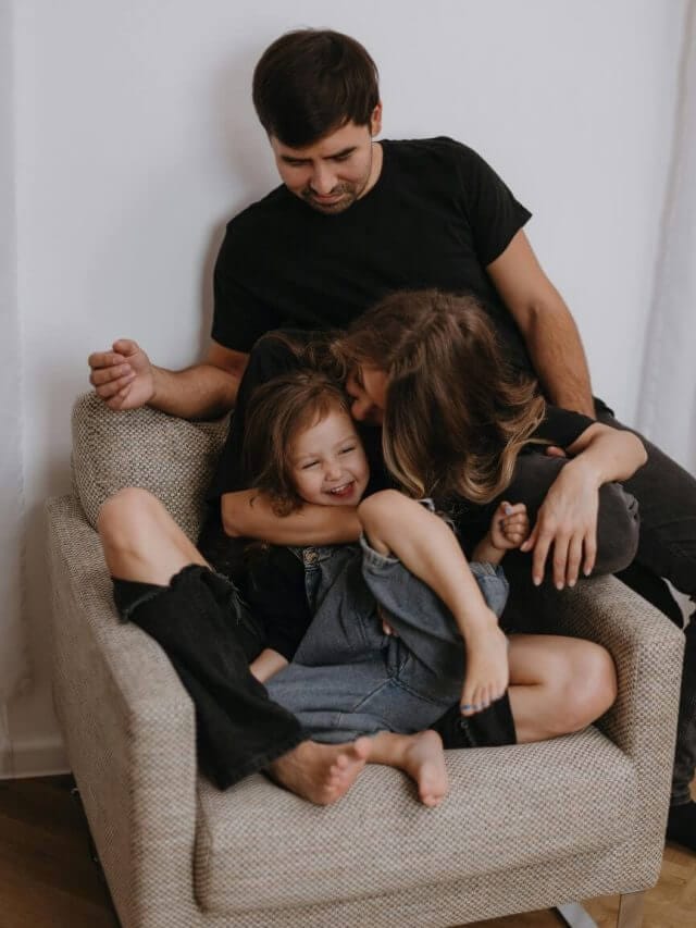 अगर चाहते हैं बच्चों का भला, तो इन 5 चीजों के लिए न करें दबाव, वरना घटेगा आत्म-सम्मान और रिश्तों में आ सकती है दरार।