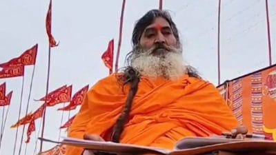 प्रयागराज महाकुंभ 2025 में आए मौनी बाबा, सिविल सेवा की तैयारी करने वालों को देते हैं कोचिंग, आइए जानें इनके बारे में
