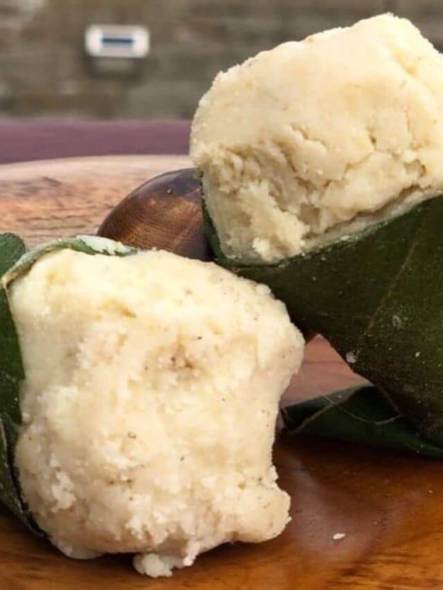 अगर आप उत्तराखंड जाएं, तो पहाड़ों की यह अनोखी मिठाई जरूर चखें, जो पत्तों में लपेटकर परोसी जाती है और अपने अद्भुत स्वाद से दिल जीत लेती है।