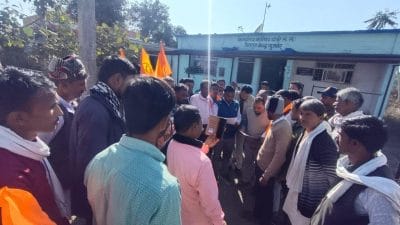 किसानों ने 7 सूत्रीय मांगों को लेकर प्रदर्शन कर मुख्यमंत्री के नाम तहसीलदार को सौंपा ज्ञापन