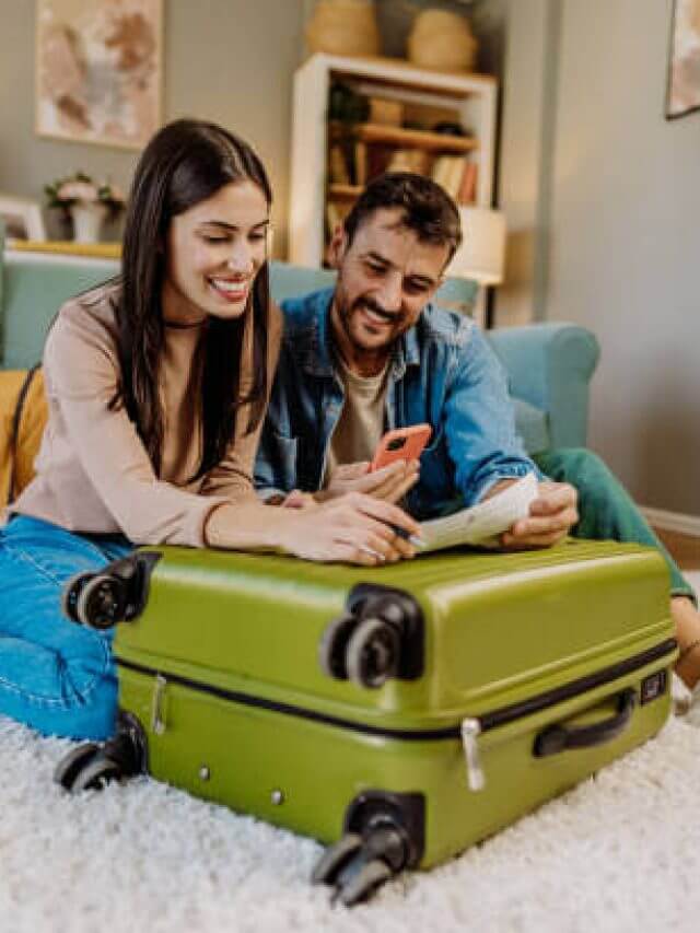 ट्रैवल का प्लान है तो महिलाएं इस तरह हैंड बैग करें पैक, हर जरूरी सामान रहेगा संग, सफर होगा बेफिक्र!