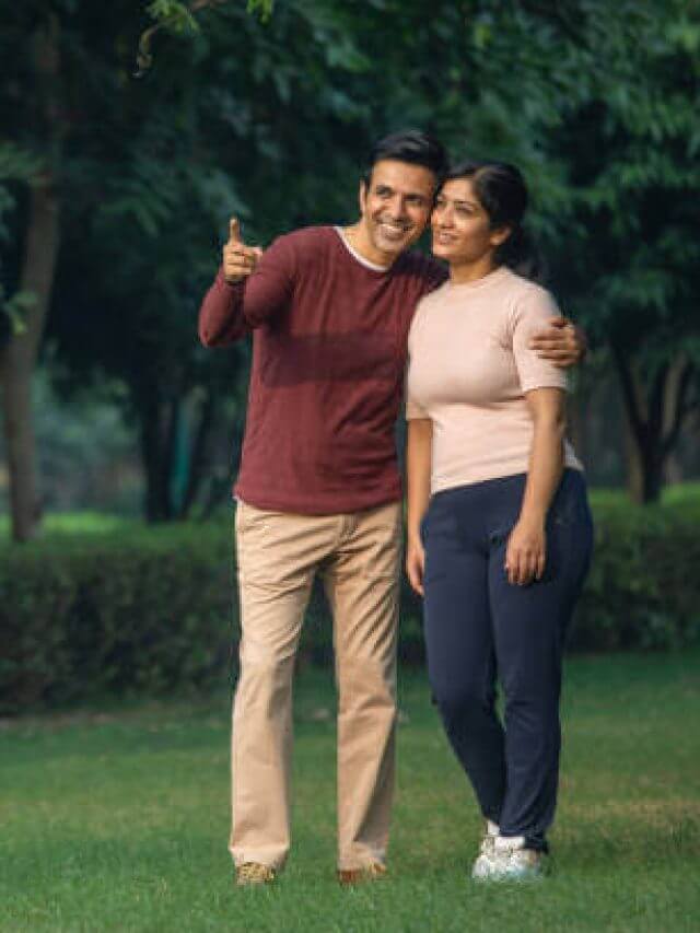 ‘पत्नी पर टिकी रहती हैं मेरी निगाहें’ – पति की प्यारी पोस्ट ने इंटरनेट का दिल जीता! जानें, शादी में रोमांस बरकरार रखने के खास तरीके।