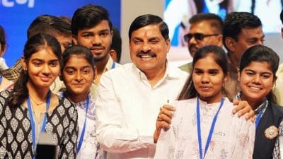 सीएम डॉ. मोहन यादव ने 89,710 मेधावी स्टूडेंट्स को दी लैपटॉप की राशि, कहा ‘मेधावी होने के साथ देशभक्ति की भावना भी जरूरी’