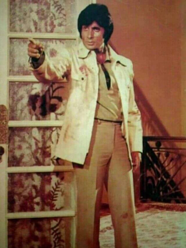 अमिताभ बच्चन की ये 5 फिल्में अब तक रिलीज़ होने को तरस रहीं हैं, जिनमें से एक में बिग बी के साथ रेखा और जया बच्चन की तिकड़ी भी नजर आती है।