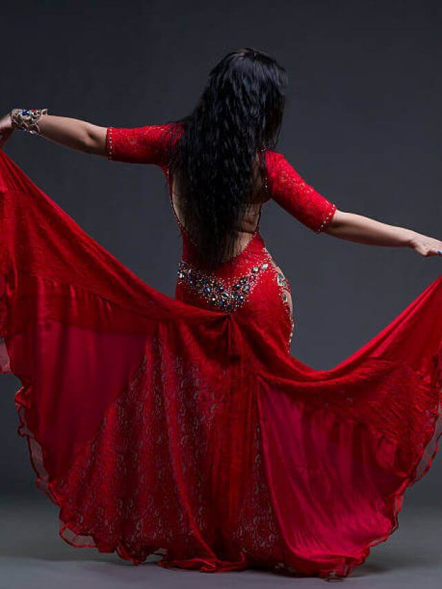 शादी-पार्टी में अपने हुस्न से गिरानी है बिजली तो इन धांसू आउटफिट्स को जरूर आज़माएं, मेहमान बस देखते ही रह जाएंगे!