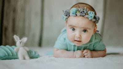 ‘P’ अक्षर से प्यारी बिटिया को दें मॉडर्न नाम, सुनकर हर कोई करेगा तारीफ