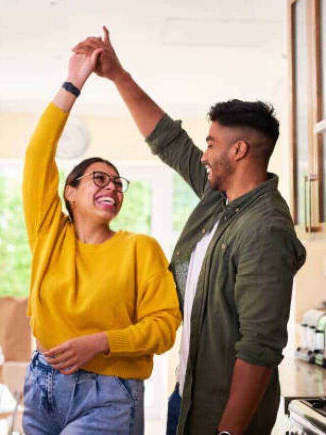 दोस्त से शादी करने के होते हैं कई फायदे, ऐसे जोड़े क्यों होते हैं ज्यादा खुश, जानकर हो जाएंगे हैरान!