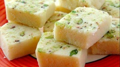 चैत्र नवरात्रि के पहले दिन बनाएं नारियल की बर्फी, पाएं मां शैलपुत्री की कृपा