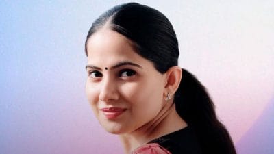 दूसरों को जज करना बंद करो, खुद को बेहतर बनाओ, जया किशोरी की जीवन बदलने वाली सीख