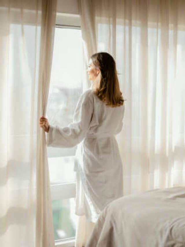 होटल के कमरे में ठहरने वाली महिलाएं बेड के नीचे यह चीज़ जरूर जांच लें, नहीं तो आ सकती है बड़ी मुसीबत!