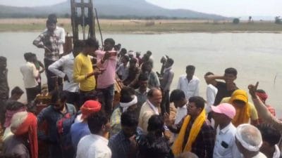 केन बेतवा लिंक परियोजना : मुआवजा नहीं मिलने से आक्रोशित ग्रामीणों ने किया विरोध, बांध का काम बंद कराया
