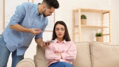 रिश्ते में दिखें ये 5 रेड फ्लैग्स? शादी से पहले जानें, जल्दबाज़ी में “हां” न बोले