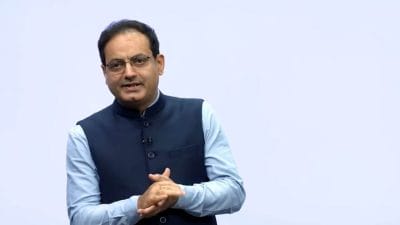 सफलता चाहिए? डॉ. विकास दिव्यकीर्ति ने बताया किन लोगों को साथ रखना है ज़रूरी, जानिए वजह