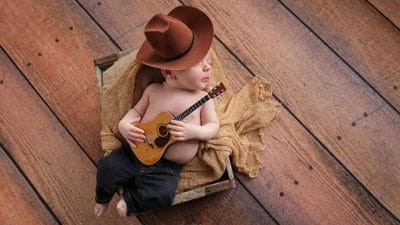 बच्चों को दें संगीत से जुड़े प्यारे नाम, सुरों की तरह मधुर बन जाएगा जीवन