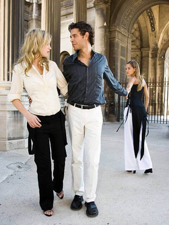 यह “पति, पत्नी और वो” वाली कहानी कहीं आपके रिश्ते में भी तो नहीं दोहराई जा रही जानिए कैसे लाएं रिश्ते में भरोसा और वफादारी