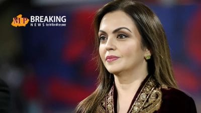 कैसे 60 की उम्र में भी 25 जैसी दिखती हैं नीता अंबानी!, नारियल पानी, योग और फैशन से ब्यूटी और फिटनेस में सबको पीछे छोड़ा