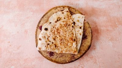 99% लोग करते हैं बासी रोटी का दान, लेकिन क्या ये शुभ है या अशुभ? जानिए