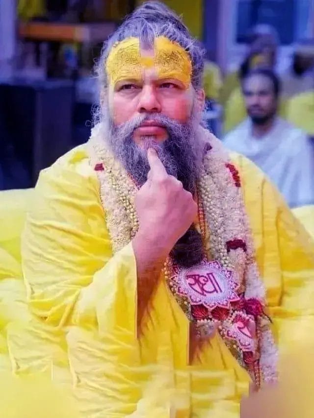 प्रेमानंद महाराज के पास एक महिला पहुंची और बोली महाराज जी मुझसे भूल हो गई मैंने किसी और पुरुष से संबंध बना लिया