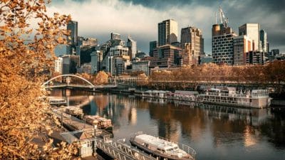 दुनिया का सबसे शांत देश, जहां लोग सादगी में जीते हैं शाही जिंदगी! 17वीं बार बना नंबर 1