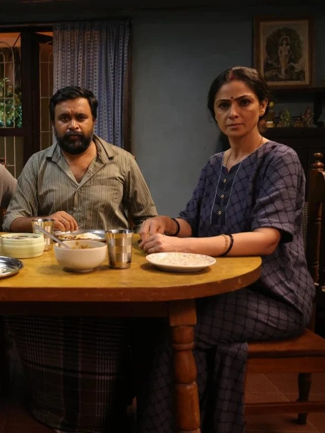 साल 2025 की सबसे पॉपुलर फिल्म 2 घंटे 6 मिनट की दिल छू लेने वाली कहानी से दर्शकों का दिल जीत चुकी है बॉक्स ऑफिस पर धमाकेदार कमाई के बाद अब OTT पर जबरदस्त ट्रेंड कर रही है