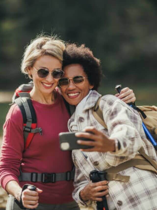 40 की उम्र के बाद अकेलापन न बने बोझ इस तरह बनाएं सच्ची सहेलियां जो बनेंगी उम्रभर का सहारा