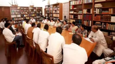 राहुल गांधी से आदिवासी नेताओं की मुलाकात, अलग धर्म कोड समेत कई मुद्दों पर हुई चर्चा