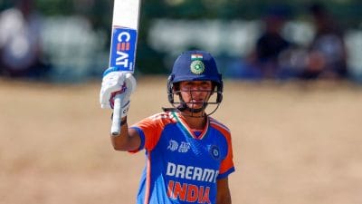 हरमनप्रीत कौर का रिकॉर्डतोड़ शतक, इंग्लैंड के गेंदबाजों की लगाई क्लास