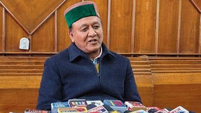 हिमाचल में जूताकांड पर सियासी बवाल, मंत्री ने सुधीर शर्मा को बताया ‘इलाज की जरूरत’