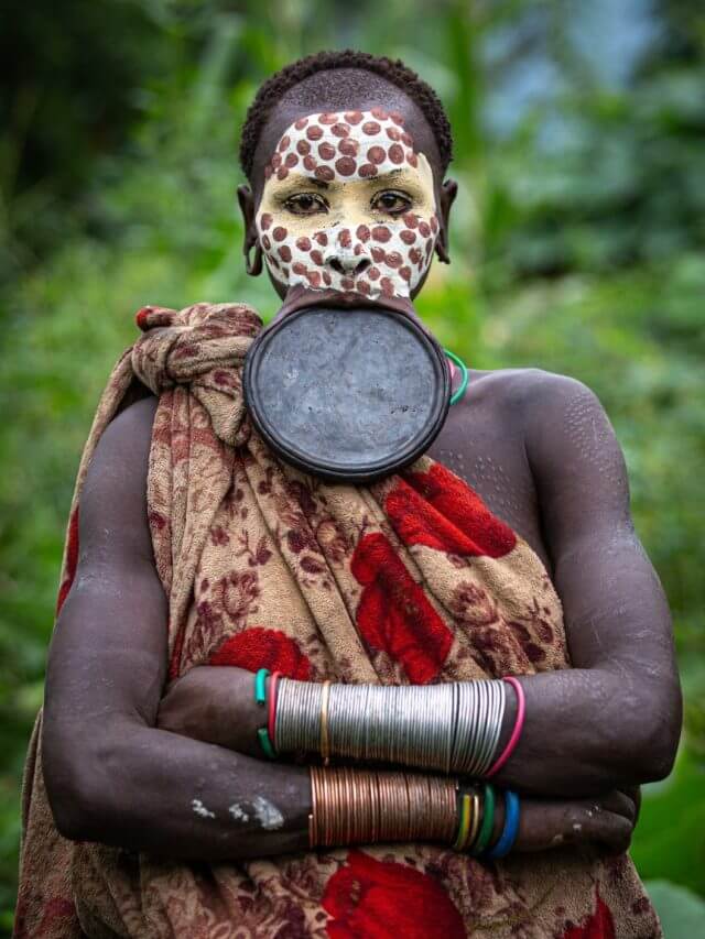 surma+tribe+lip+plates+ethiopia+omo+valley+tribe+photos-5