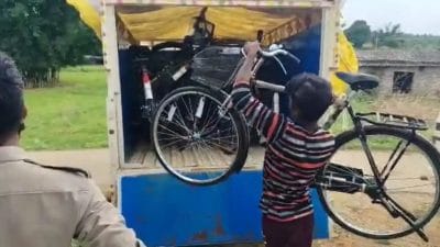 अजब MP की गजब कहानी! छात्रों को बंटनी थीं साइकिलें, प्रिंसिपल ने कर दिया ऐसा ‘कांड’ कि…