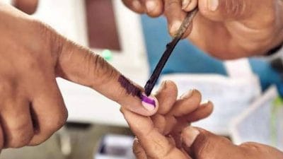 क्या वोट देने की उम्र घटाकर 16 साल कर देनी चाहिए? ब्रिटेन के फैसले से भारत समेत दुनिया भर में छिड़ी बहस