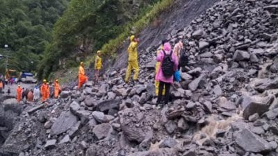 धामी सरकार का निर्देश, केदारनाथ यात्रा फिर थमी, गौरीकुंड में फंसे श्रद्धालु