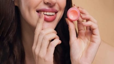 कम बजट में पाएं गुलाबी और खूबसूरत होंठ, इस आसान होममेड लिप बाम से करें देखभाल