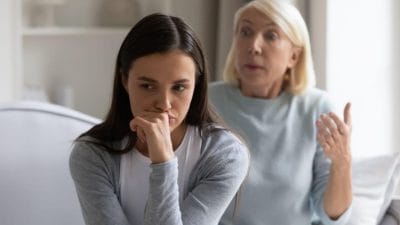 करियर में हैं सेट, फिर भी रिश्तेदार बना रहे शादी का दबाव? जानिए स्मार्ट तरीके से कैसे दें जवाब