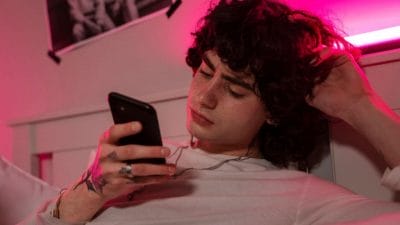 क्या आपको भी रील्स देखने की लत लग गई है? इस आदत से छुटकारा पाने के लिए अपनाएं ये आसान टिप्स