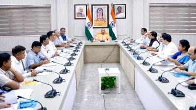 बिजली व्यवस्था पर सीएम योगी सख्त, ट्रिपिंग और ओवरबिलिंग पर एक्शन के संकेत