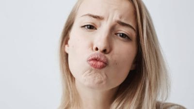 मॉनसून में होंठ हो रहे हैं ड्राई? ये 3 आसान टिप्स अपनाएं और पाएं गुलाबी, सॉफ्ट लिप्स