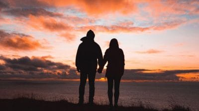 मॉडर्न कपल्स के बीच बढ़ रहा वीकेंड मैरिज का ट्रेंड, रिश्तों की दुनिया में हो रहे बदलाव