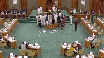 2027 विधानसभा चुनाव की तैयारी: कांग्रेस सुरक्षा पर जोर, बीजेपी जमीनी ताकत बनाए रखने को सही रास्ता